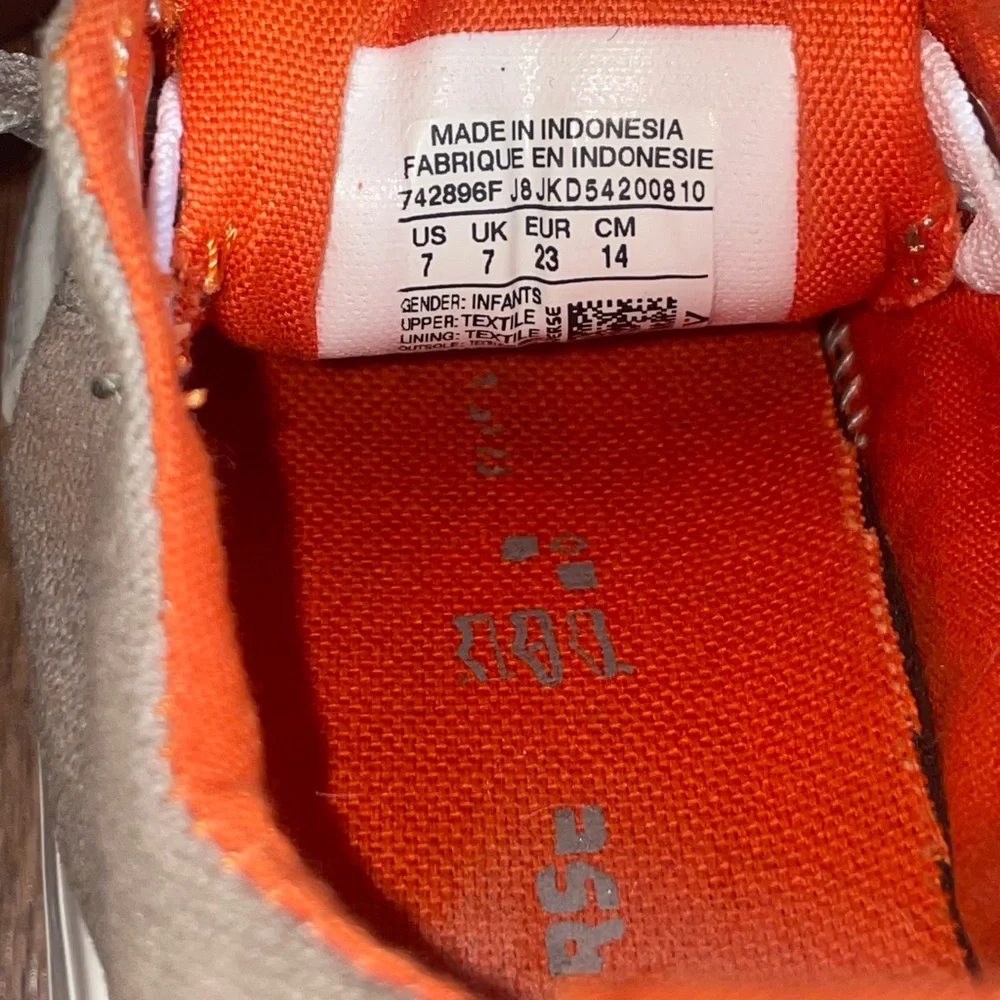 Converse Toddler Cream / Tan and Orange Shoes Size 7